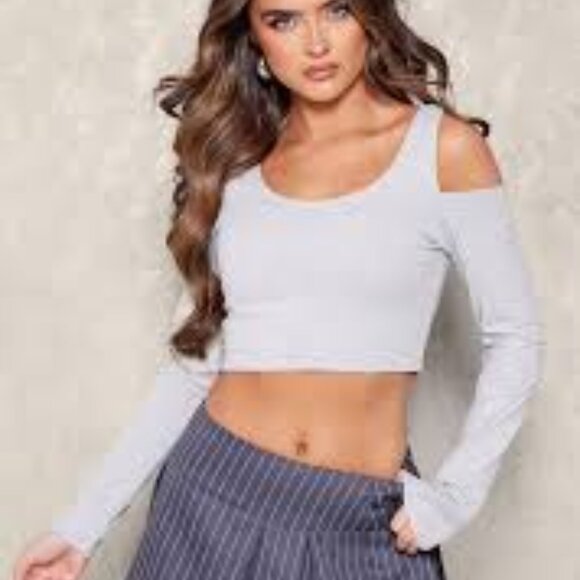 PrettyLittleThing Tops - NWT - PrettyLittleThing Cotton Cold Shoulder Crop Top